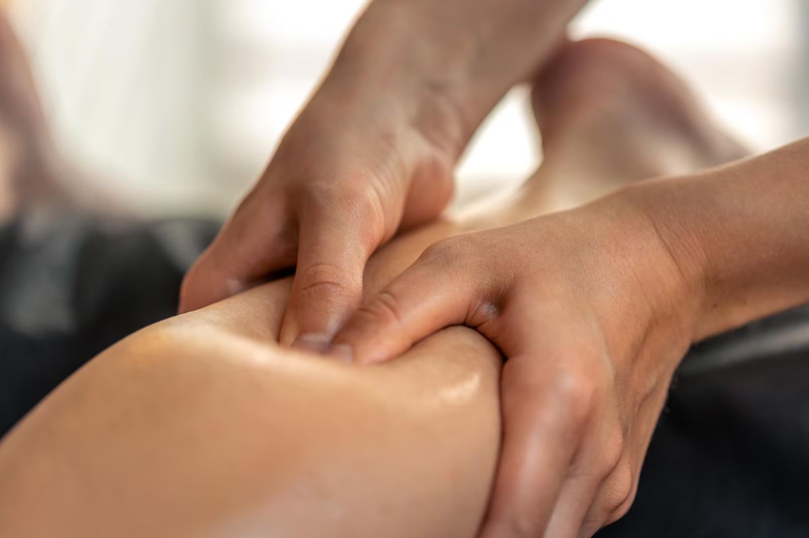 Deep tissue massage treatment in Amsterdam West at Waxination