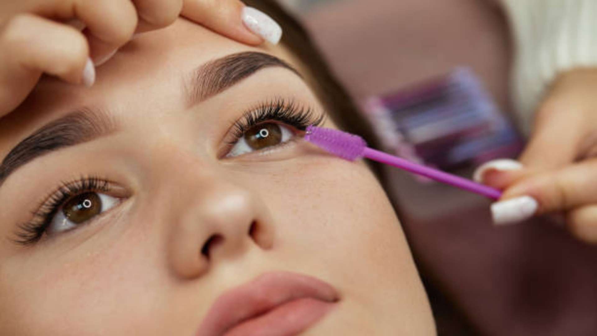 Professional eyelash and brow tint services near me