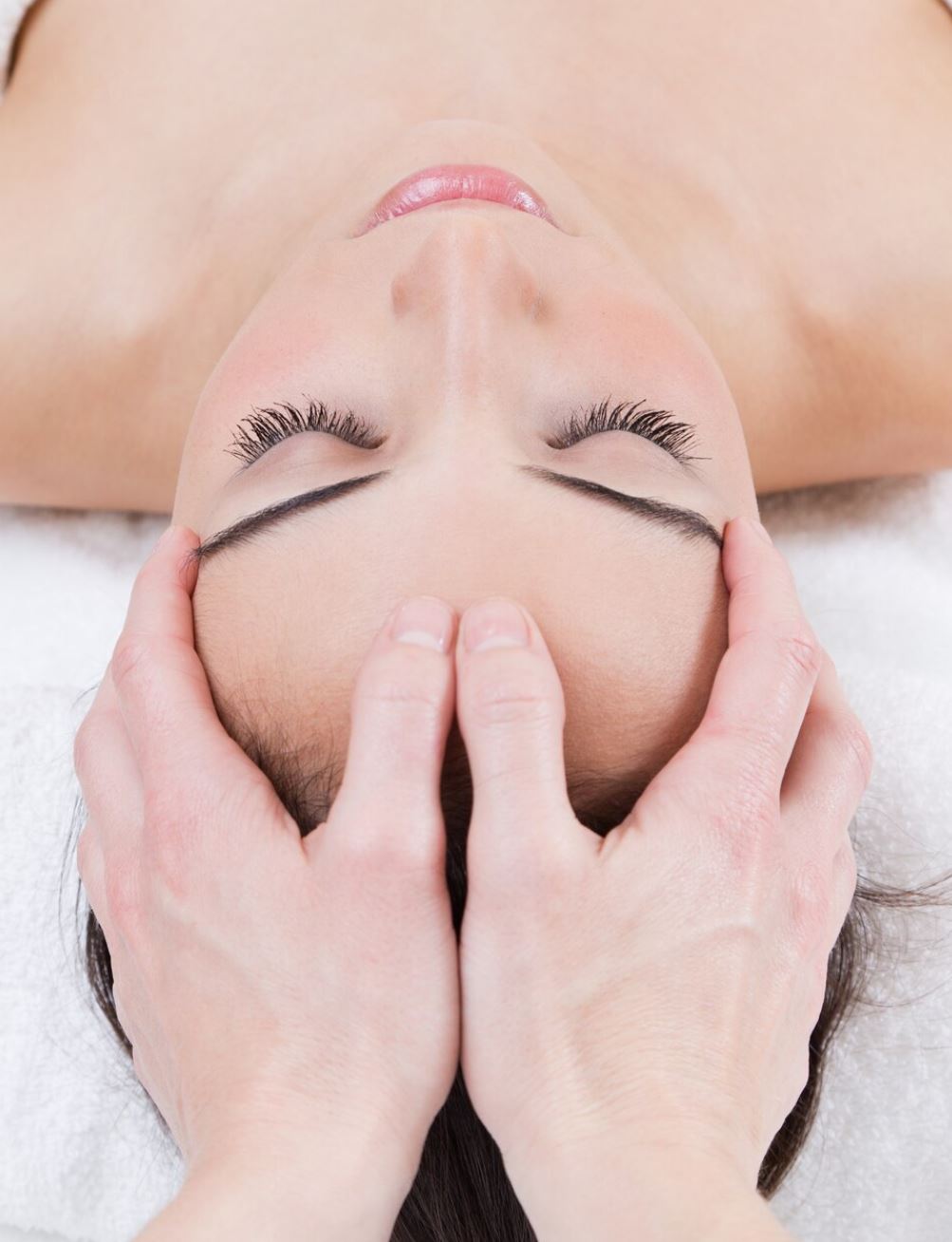 Lymphatic drainage face massage in Amsterdam West