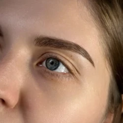 a closeup of a woman's face showing her eyebrows done well as part of a beauty treatment by waxination.nl in Amsterdam