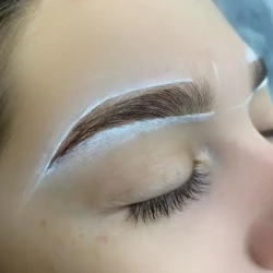 a closeup of a woman's face showing her eyebrows done well as part of a beauty treatment by waxination.nl in Amsterdam