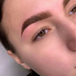 a closeup of a woman's face showing her eyebrows done well as part of a beauty treatment by waxination.nl in Amsterdam